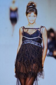 1262703008_blumarine-fw-1994(6).thumb.jpg.082f3d832df595121c451bf156a74268.jpg