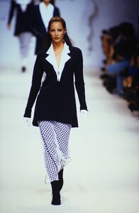 1551220540_karl-lagerfeld-ss-1993(1).thumb.jpg.06e6c8f8b81b23e169c4a19503a2a229.jpg