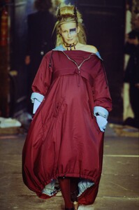 1735452617_JeanPaulGaultier1995Fall(9).thumb.jpg.7358cae2b278f8f440ef1b7c0efd68f2.jpg