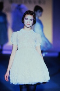 1914364797_blumarine-fw-1994(25).thumb.jpg.91a1989c7fcb60f460200ed18ec21437.jpg