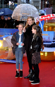 Lila+Grace+Moss+Paddington+World+Premiere+cuv3VSGz9_ex.jpg