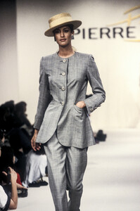 1948428088_PierreBalmain1994WomenRTW53.thumb.jpg.90d680fcf8e8a49ba04906ceb6ea2b5f.jpg