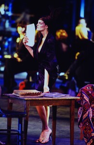 197087136_john-galliano-ss-1996(23).thumb.jpg.ebae322853d5d4af7471c023b690dcd3.jpg