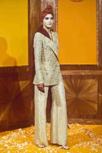 2015555646_JeanPaulGaultier2000HauteCouture12.thumb.jpg.23a8062afed69d45e66d49b4c8cd82cc.jpg