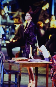 2028362987_john-galliano-ss-1996(22).thumb.jpg.9fbede2aae1a1d0e2d3348a9e904fbed.jpg