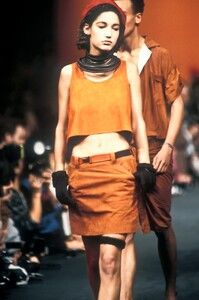 217325385_JeanPaulGaultier1985WomenRTW26.thumb.jpg.d01f19d6414fec4669bcff505c8a211f.jpg