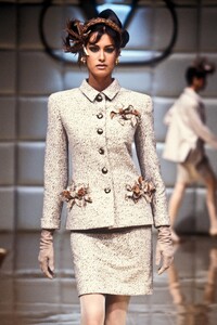 280414505_Valentino1995HauteCouture17.thumb.jpg.5f1c9a628fd76f25b3482da515e034a3.jpg