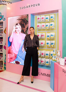 Maria+Sharapova+Meet+Greet+Candylicious+L0BKU431GUux.jpg