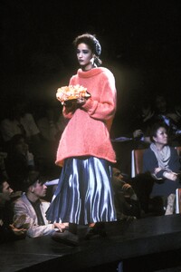 335821331_JeanPaulGaultier1985WomenRTW11.thumb.jpg.2cbf8d73cba7958d78e452a9d789067c.jpg