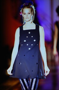 394639374_versace-hc-fw-1993-meghan(3).thumb.jpg.bc7014be52eca6754ce7364624c22259.jpg