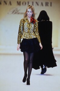 440375754_blumarine-fw-1994(1).thumb.jpg.832695c4b2d45d97bb511214c2d398a6.jpg