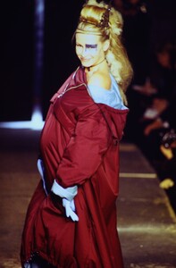 502081002_JeanPaulGaultier1995Fall(8).thumb.jpg.7d60871b10935239e42b9501069ad606.jpg