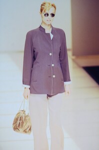 523814913_giorgio-armani-ss-1997(13).thumb.jpg.ebe4943ef00fc4d6fdb3404501b4f195.jpg