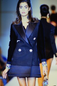 527680931_versace-hc-fw-1990(6).thumb.jpg.5da0d839ce589cf31e36af2bb7564255.jpg