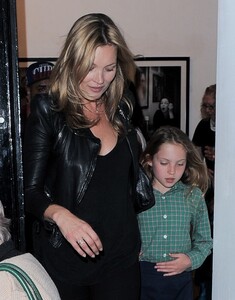 Lila+Grace+Moss+Kate+Moss+Spends+Day+Daughter+U3EYwwew5rGx.jpg