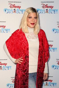 Tori+Spelling+Disney+Ice+Presents+Mickey+Search+3rKHSB1-PRhx.jpg