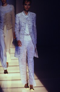 805380652_giorgio-armani-ss-1997(3).thumb.jpg.2f6e893e5bc6f7d62fd27ffb3f265025.jpg