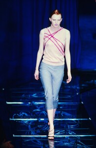 907474860_versace-ss-1998(4).thumb.jpg.b3a9d4597e7ceaecb4600754da0c5bde.jpg