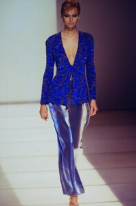 947784318_giorgio-armani-ss-1997(10).thumb.jpg.92d5ba78c9a3def76b0d7534e0a413ec.jpg