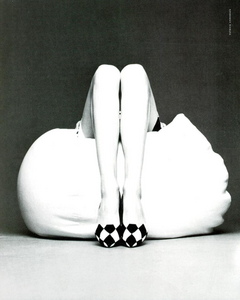 Anderson_Vogue_Italia_March_1991_05.thumb.png.e69e90cd2106989273613670afccf03d.png