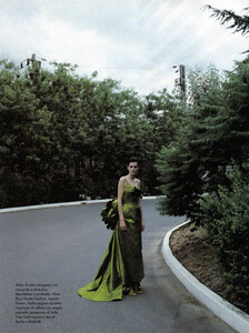 Ball_Gowns_Borthwick_Vogue_Italia_September_1995_05.thumb.jpg.e9fcdd6d7fc30efe91d8e5774c53cfc3.jpg