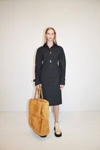 Bottega-Veneta-PF20_LOOK-45_W.thumb.jpg.17d2f47b6f8f320c35a19081e7c3dc74.jpg