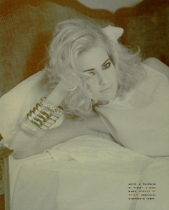 Charming-Lady-Demarchelier-Vogue-Italia-March-1991-05.thumb.png.bd485ef751576bc3845aeb5599598d5d.png