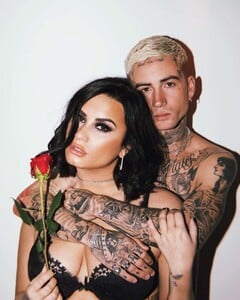 Demi-Lovato-by-Angelo-Kritikos-Photoshoot-2019-adds-03.thumb.jpg.60c05c2963f5313472e952fb9645d65b.jpg