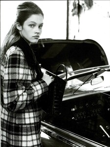 Girl_Weber_Vogue_Italia_September_1995_02.thumb.jpg.04c623691d0a911e6e20e0d305543974.jpg