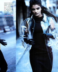 Kirk-Vogue-Italia-March-1991-04.thumb.png.3e5ea9d109755badc01bc979a2889478.png