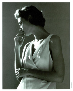 Meisel_Vogue_Italia_March_1991_03.thumb.png.b2a2066d7403695bdc889edc0b681846.png