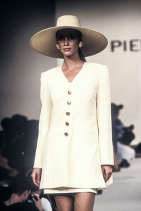 Pierre-Balmain-1994-Women-RTW-62.thumb.jpg.75c2e9e28eca2f2fd7cfb2666d73d0bb.jpg