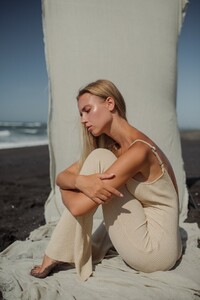 Veronika_Pagan_polina_malinovskaya_Rica_Jumpsuit_5.thumb.jpg.50c92bbd638cf236fd476001cd71ea41.jpg