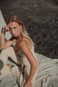 Veronika_Pagan_polina_malinovskaya_Rica_Jumpsuit_6.thumb.jpg.9e9e04d9b53dfb4f54cec3a3582e53a4.jpg