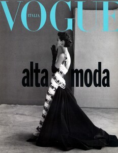 Vogue_Italian_Special.thumb.jpg.d2f8de9211b2db41baa75e58dbf02759.jpg