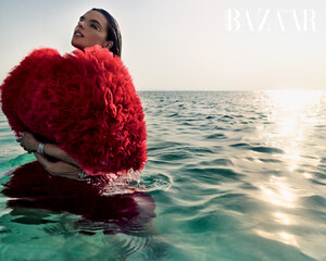 alessandra-ambrosia-harpers-bazaar-arabia-cover-2.thumb.jpg.e3e801f10c1028ef901cb705a25e280d.jpg