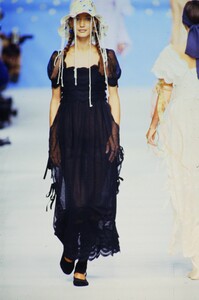 chloe-ss-1993.thumb.jpg.cc2c80c017234f139b957c5d586cabce.jpg