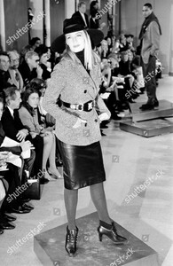 donna-karan-fall-1992-ready-to-wear-runway-show-new-york-shutterstock-editorial-10453686dc.jpg