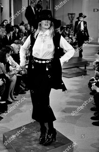 donna-karan-fall-1992-ready-to-wear-runway-show-new-york-shutterstock-editorial-10453686kc.jpg