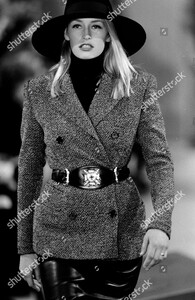 donna-karan-fall-1992-ready-to-wear-runway-show-new-york-shutterstock-editorial-10453686me.jpg