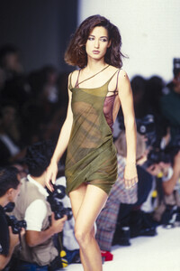 john-galliano-ss-1991-6.thumb.jpg.e1498ac76d32b6007a82c86094c173af.jpg