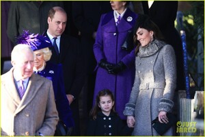 kate-middleton-christmas-outfit-choice-12.jpg