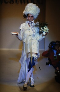 vivienne-westwood-fw-1996.thumb.jpg.1744790037c6921107cbfa6c3c313211.jpg