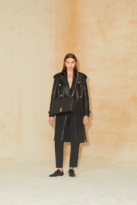 00005-BURBERRY-COLLECTION-PRE-FALL-2020.thumb.jpg.e88137ed40cbd7be905c803c84ed5713.jpg