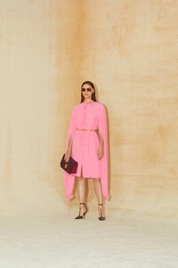 00008-BURBERRY-COLLECTION-PRE-FALL-2020.thumb.jpg.c142d92b96144f60d2309aff3f21f2a1.jpg