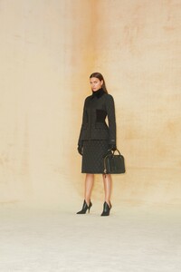 00021-BURBERRY-COLLECTION-PRE-FALL-2020.thumb.jpg.e240b092b0db5c0540adde78aac177e4.jpg