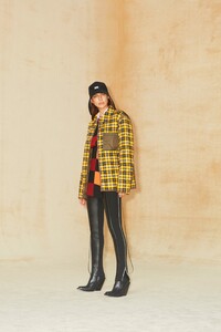 00043-BURBERRY-COLLECTION-PRE-FALL-2020.thumb.jpg.7f9d7b6f740ddcd80b0ebdd2d9f643a5.jpg