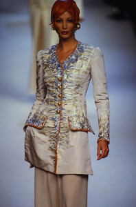 1024971297_chanel-hc-fw-1992(14).thumb.jpg.def8999fdd4e5dc6de335a56fb1b7f46.jpg