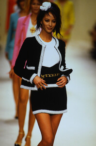 1028153909_chanel-ss-1994(10).thumb.jpg.bd96546922f25f8252835e2219b76fea.jpg