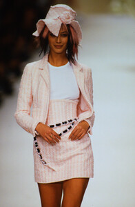 1042529016_chanel-ss-1994(1).thumb.jpg.d03bbd8bec5875a3358cf7db6a1f2117.jpg